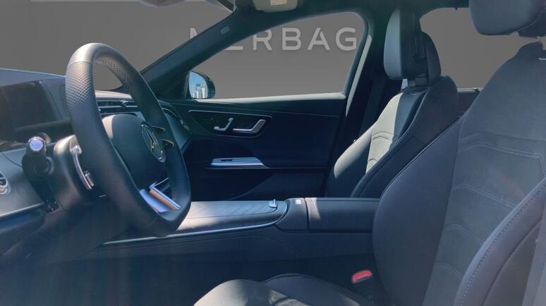 Mercedes-Benz - E 300 de 4MATIC T-Modell Mercedes-Benz - E 300 de 4MATIC T-Modell