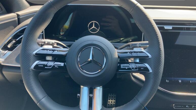 Mercedes-Benz - E 300 de 4MATIC T-Modell Mercedes-Benz - E 300 de 4MATIC T-Modell