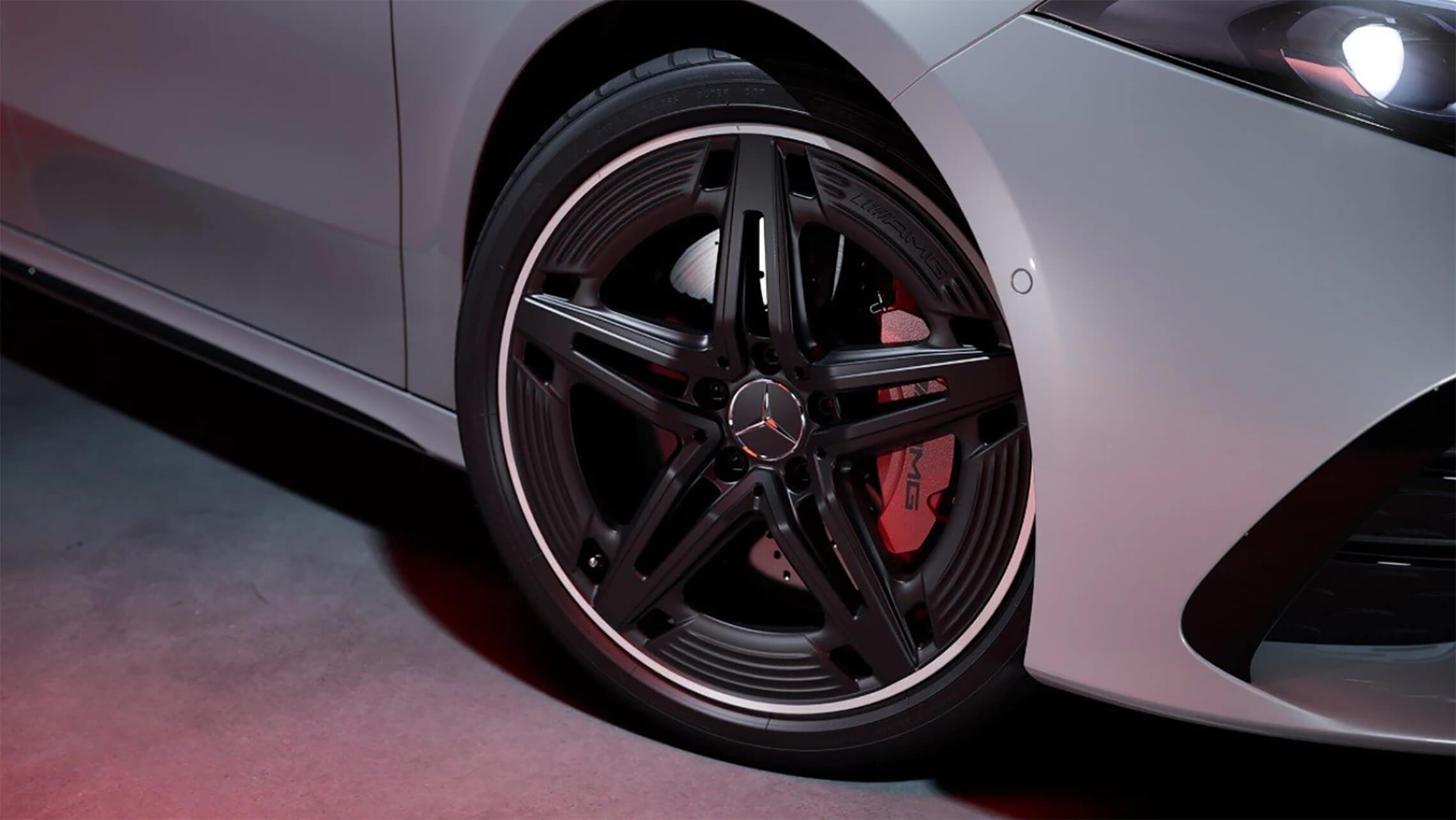 Mercedes-AMG A-Klasse Kompaktlimousine A35 AMG Leichtmetallräder im 5-Doppelspeichen-Design - Merbag