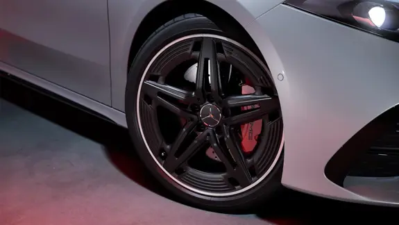 Mercedes-AMG A-Klasse Kompaktlimousine A35 AMG Leichtmetallräder im 5-Doppelspeichen-Design - Merbag Mercedes-AMG A-Klasse Kompaktlimousine A35 AMG Leichtmetallräder im 5-Doppelspeichen-Design - Merbag