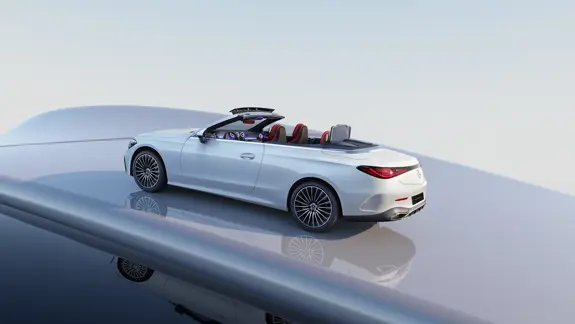 Mercedes CLE Cabriolet kraftvolle Frontpartie inklusive tiefgeneigter Motorhaube - Merbag Mercedes CLE Cabriolet kraftvolle Frontpartie inklusive tiefgeneigter Motorhaube - Merbag
