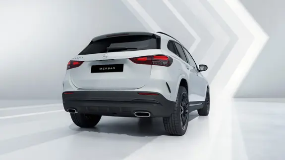 Mercedes-Benz GLA Polarweiß mit Nightpaket Heckansicht - Merbag Mercedes-Benz GLA Polarweiß mit Nightpaket Heckansicht - Merbag