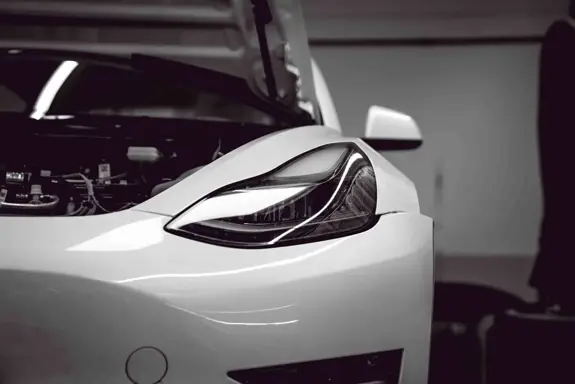 Tesla In Werkstatt Kopie Tesla In Werkstatt Kopie