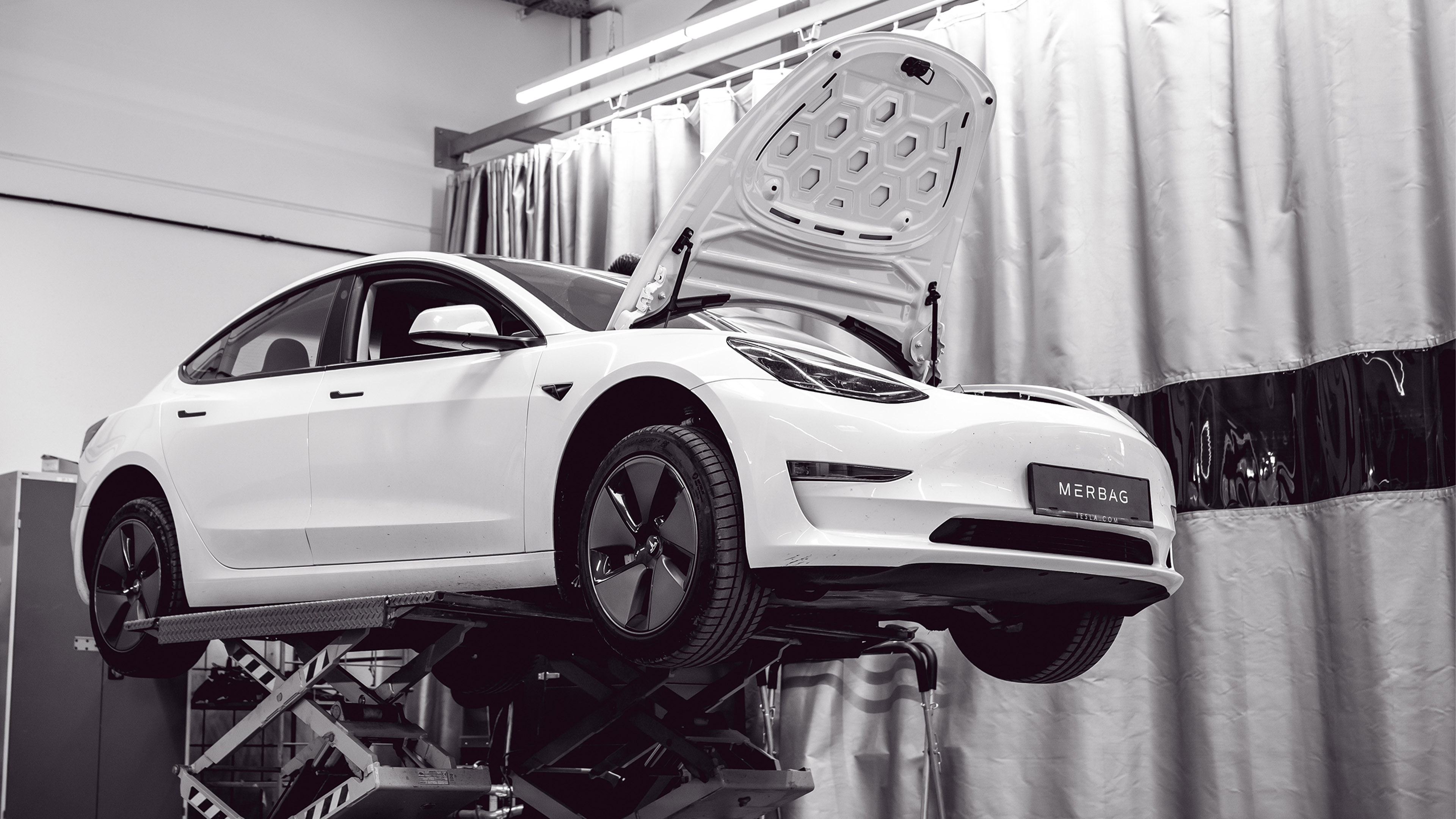 LIESING Tesla Approved Body Shop Umbraco